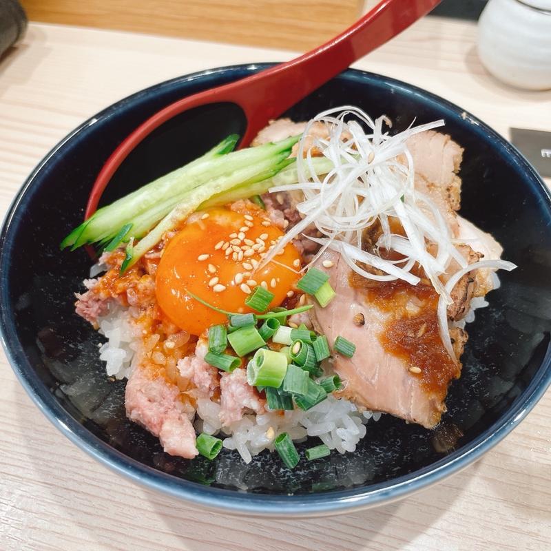 合盛り丼（牛ユッケ＆よだれ鶏）(ラーメン専科 竹末食堂)