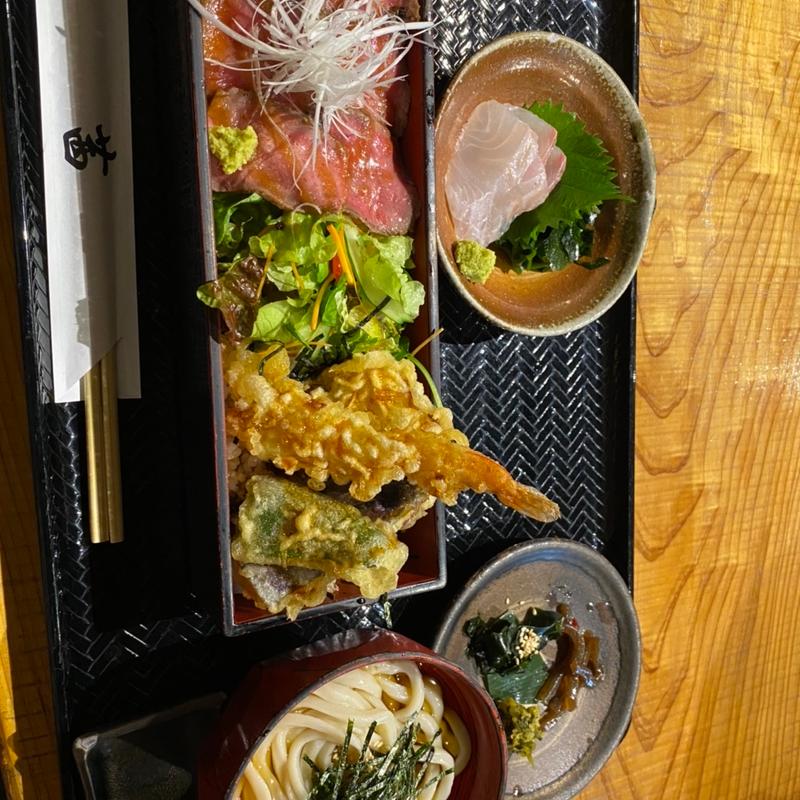 和牛のローストビーフ重(茜)