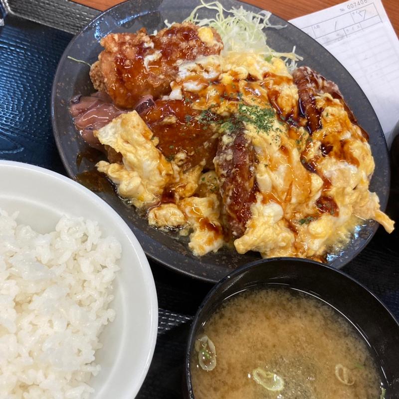 てりたま合盛り定食(からやま 多摩永山店)