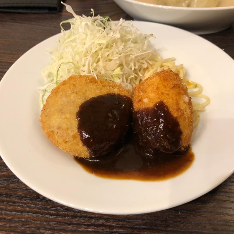 コロッケの2種盛りとロールキャベツシチュー(洋食 アカシア 新宿本店)