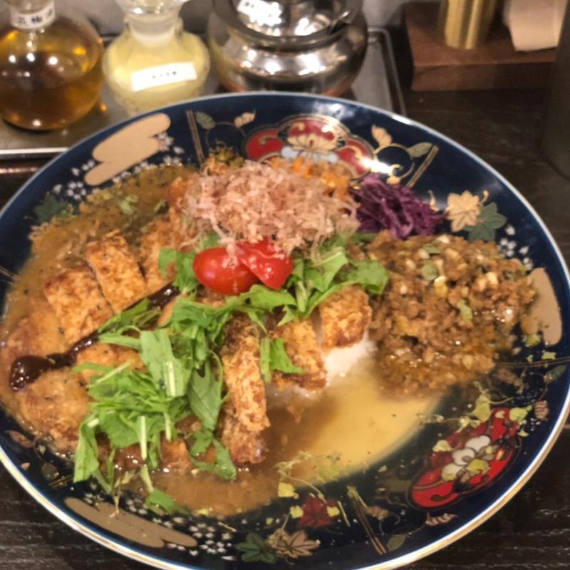 あいがけカレー (トンカツトッピング)(ドラマチックカリー ゴールデン中崎)