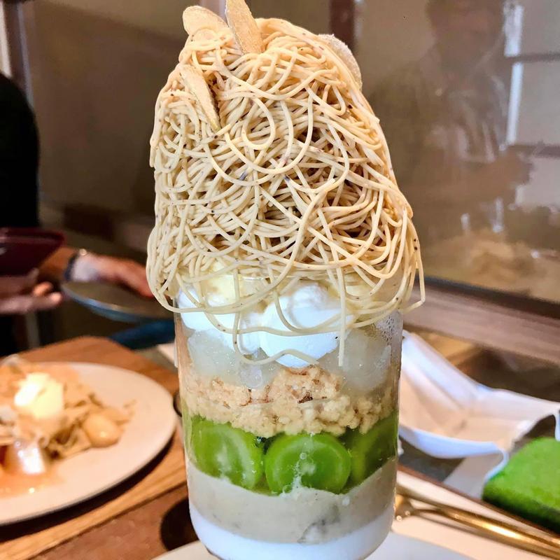 和栗モンブランとマスカットのモンブラン(栗座〜和栗モンブラン専門店〜)