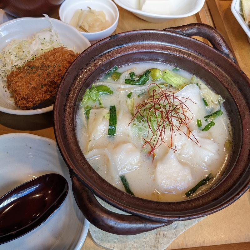 水餃子とカニクリームコロッケ定食(神保町 魚金 弐 すずらん通り店)