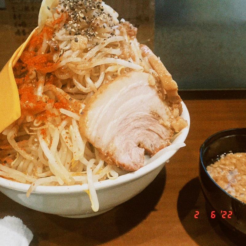 ラーメン汁なし200gニンニク抜きヤサイマシマシアブラチャンス( ダブチ )(ラーメン荘 地球規模で考えろ 未来へ )