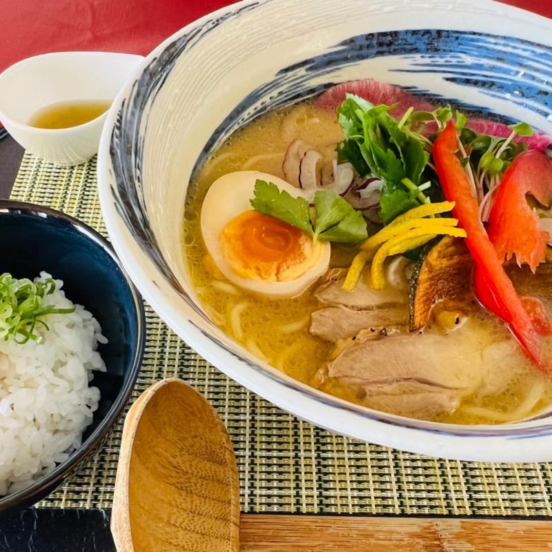 パイタンラーメンセット(サンロイヤルゴルフクラブ)