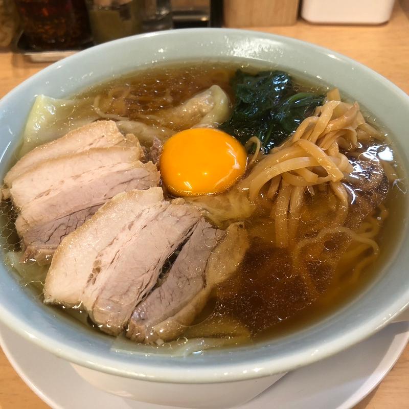 チャーシュー月見ワンタン麺(月見ワンタンメン専門店 三日月 大森北口店)