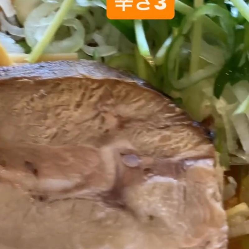 極太チャーシュー麺味噌味三辛(らーめん豚や)