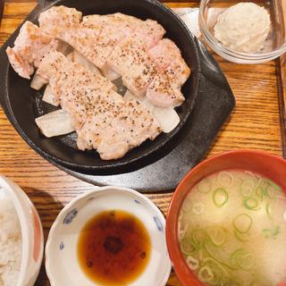 鉄板焼き 豚ステーキ定食(豚ステーキ＆牛タンステーキ 十一(といち) 六本松店)