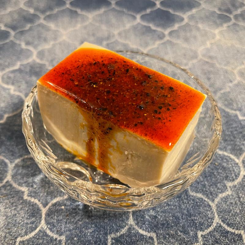 冷奴（食べるラー油と）(chikusa house)