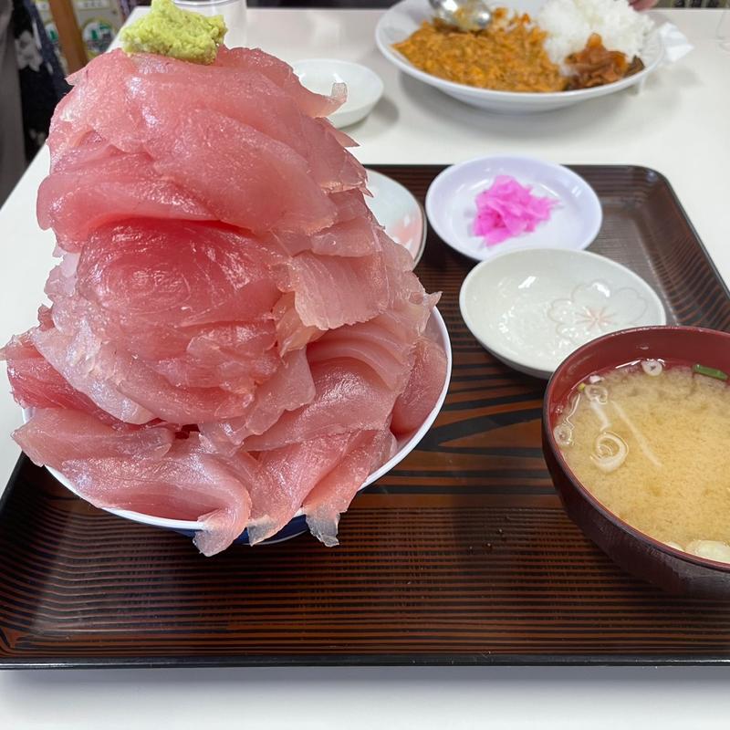 まぐろ丼 中(鶴亀屋食堂 （名物マグロ丼）)