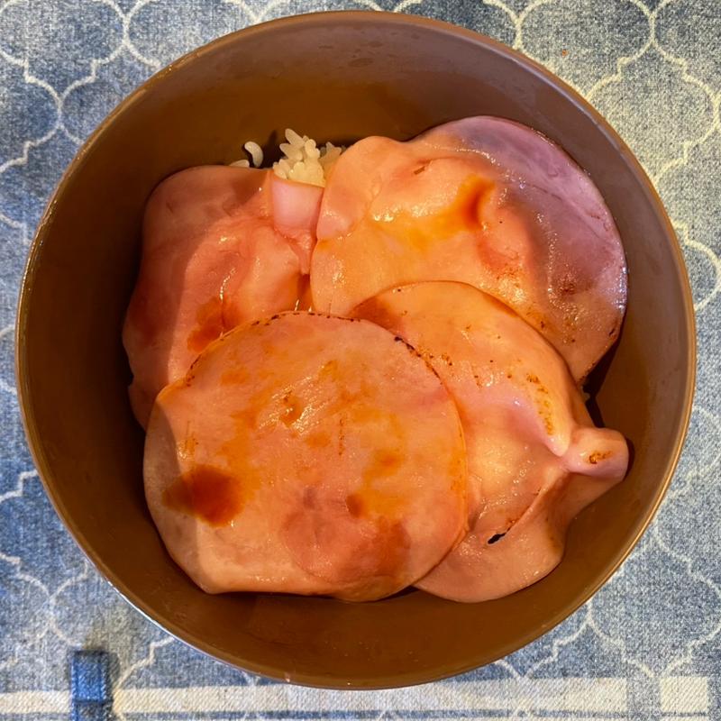 ロースハム丼(chikusa house)