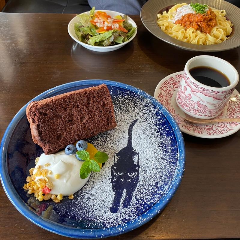 シフォンケーキ ヴァローナカカオのチョコレート(BENCH)