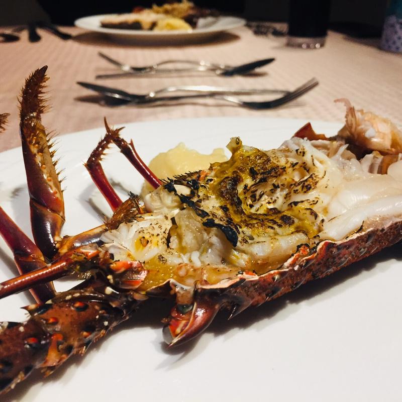 活き伊勢海老のポールボキューズ風(フランス厨房 旬彩 中央駅店 )