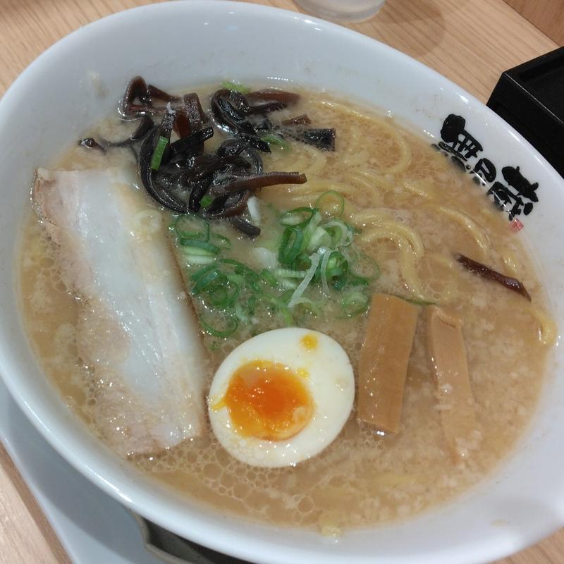豚骨醤油(越後秘蔵麺 無尽蔵 せんだい家 （えちごひぞうめん むじんぞう）)