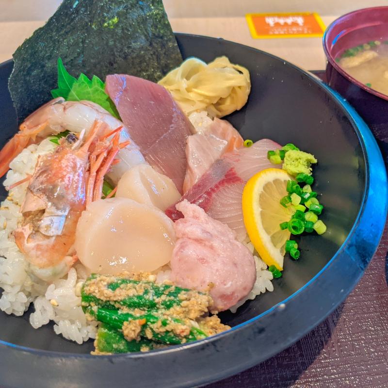 上海鮮丼(北海素材(株式会社ゆりはま）)