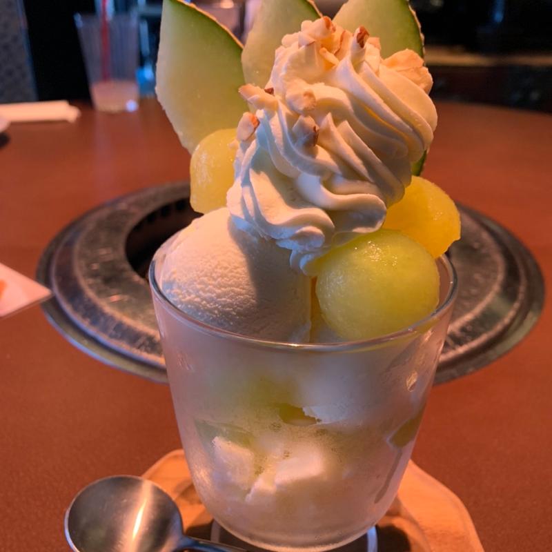 静岡産クラウンメロンパフェ(和牛専門店 焼肉のMr.青木)
