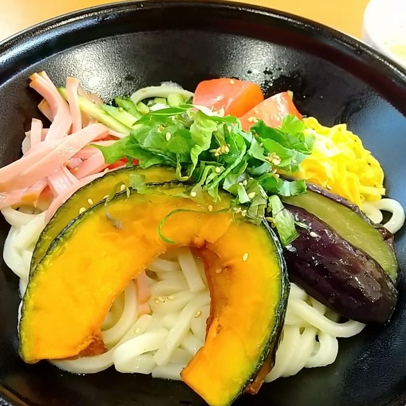 冷やしごまだれうどん(道の駅 まくらがの里こが )
