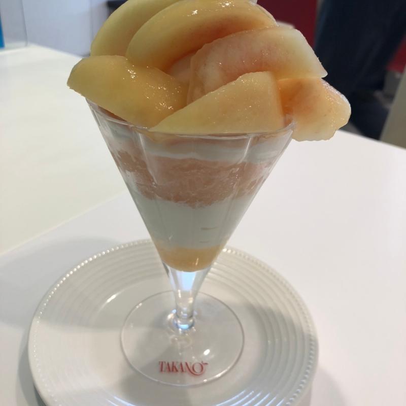 桃のパフェ(タカノフルーツパーラー 新宿高島屋店 )
