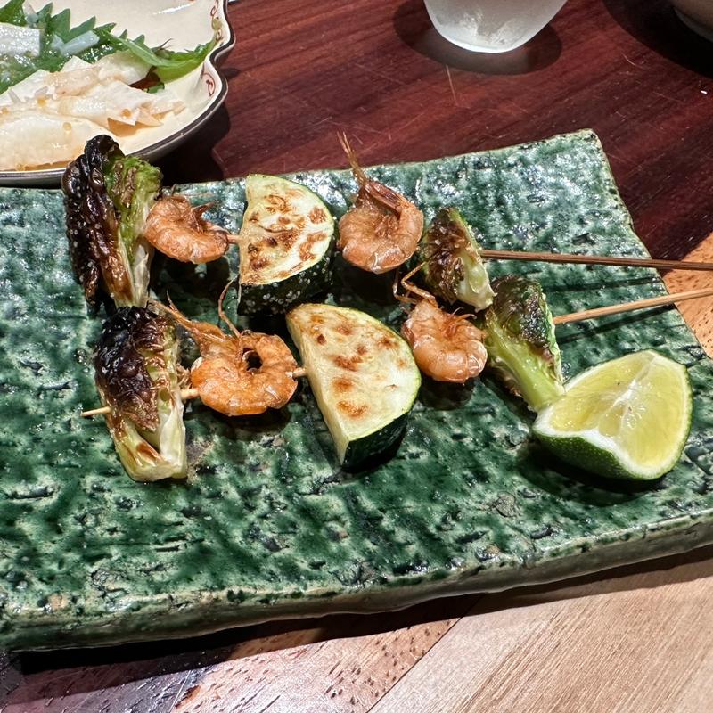 川津海老と芽キャベツの串焼き(そばやし)