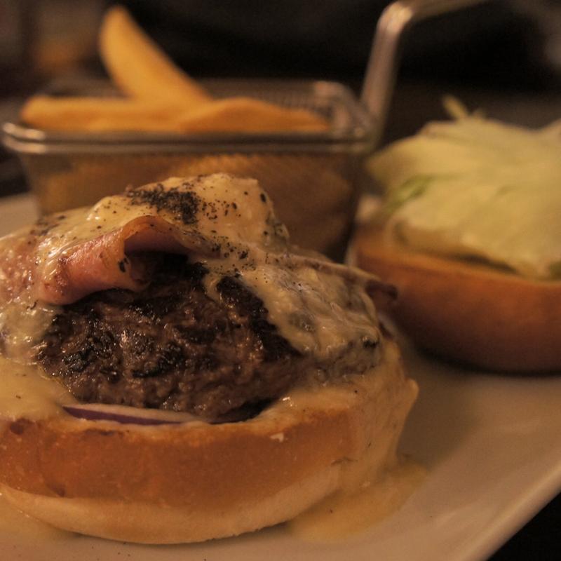 B.B.B.(シェイクツリー バーガー＆バー （shake tree burger&bar）)