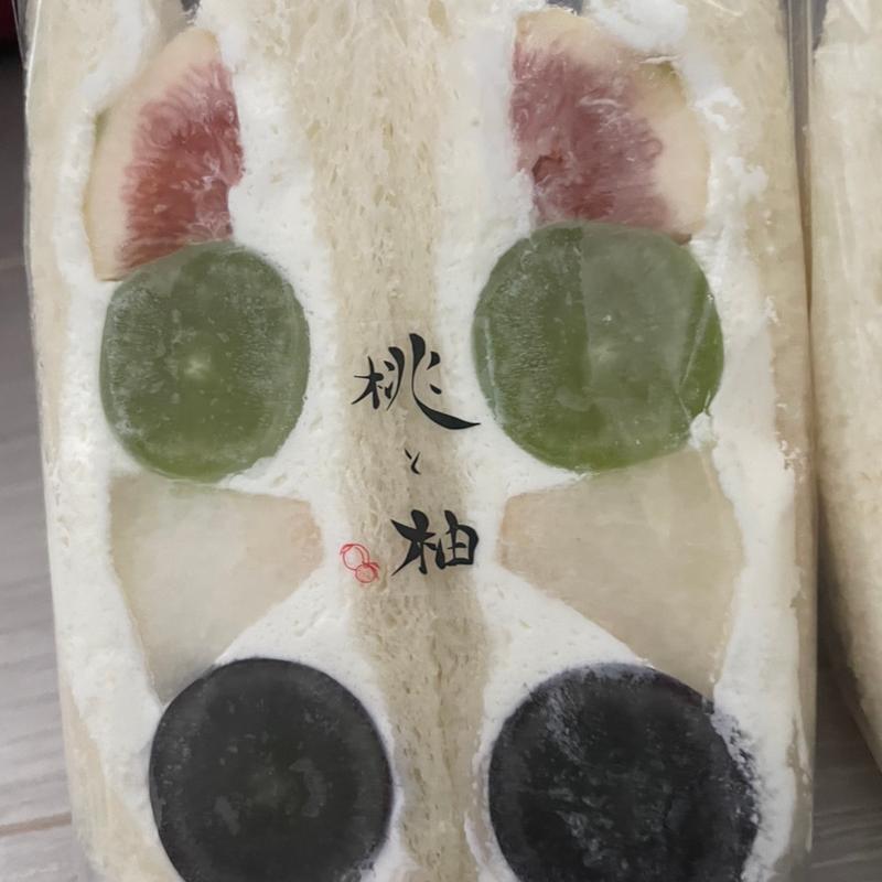 季節のフルーツサンド(桃と柚)