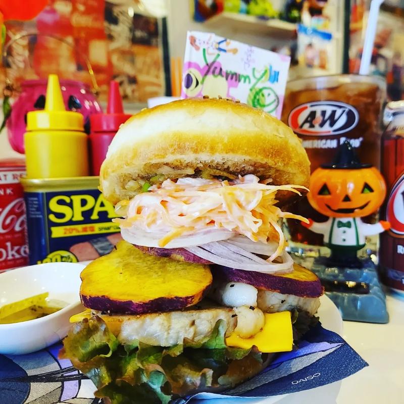 塩ブタとさつまいもの島バーガー(13Diner)