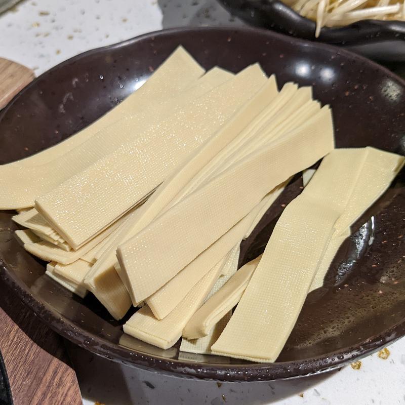 干しゆば(火鳳祥鮮貨火鍋 新宿店)