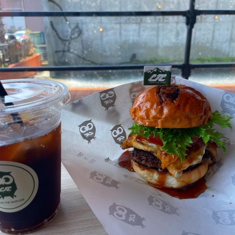  照り焼きベーコンエッグバーガー(CREW THE CAMP)