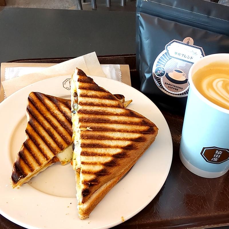 ホットサンド/グリル野菜のトマトソースとモッツアレラチーズ(猿田彦珈琲 The Bridge 原宿駅店)