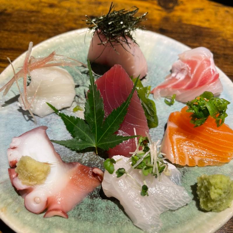 鮮魚のお刺身七点盛(コースメニュー)(酒と炭焼 おかげさん)