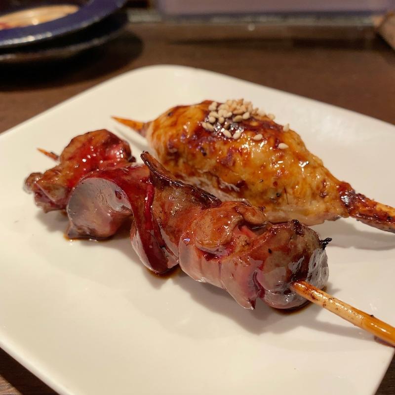 肝串、タレ焼きつくね(とりべゑ 金山店)
