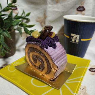 紫芋と甘栗のロール(ベルパロッソ 久喜店)