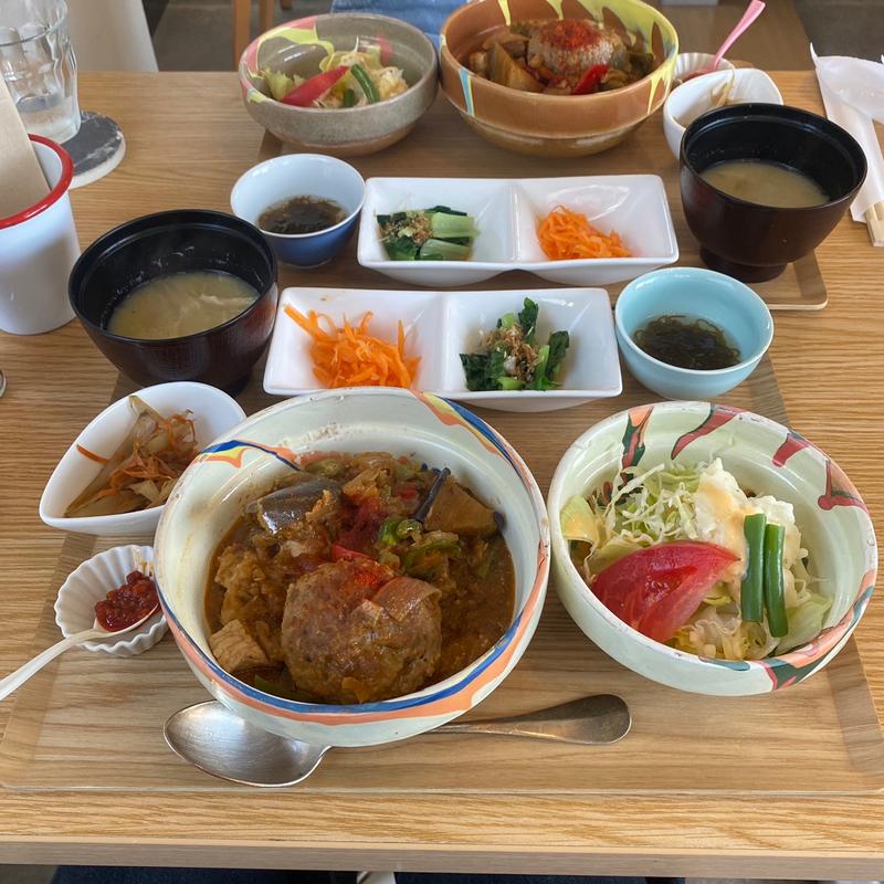 ハンバーグポークやさいスパイスソースのクスクス(magari)