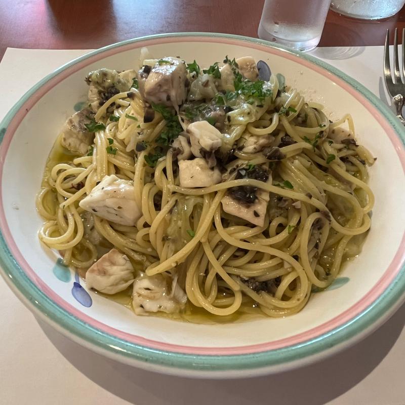 天然ひらめの黒オリーブソーススパゲッティ(タベルナ・パパ )