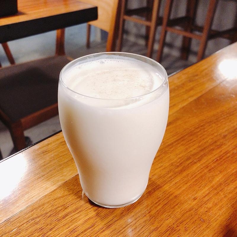 カルダモン香る自家製ラッシー(カレージゼロニーロク)