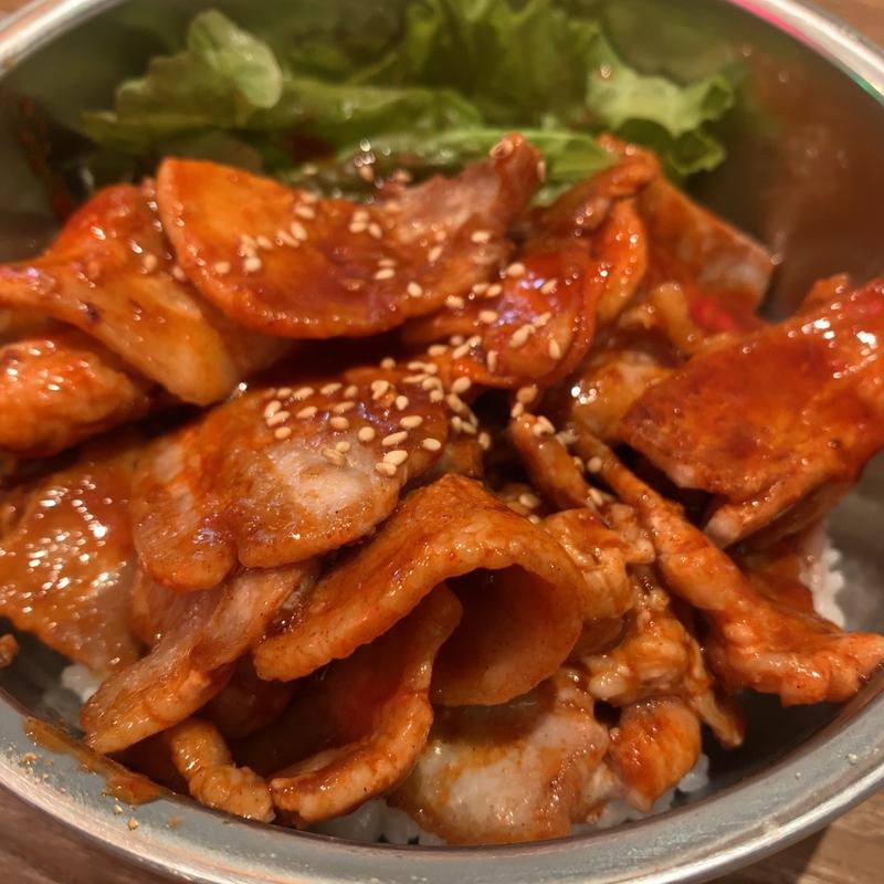 辛豚丼(焼肉くるとん  代官山店)