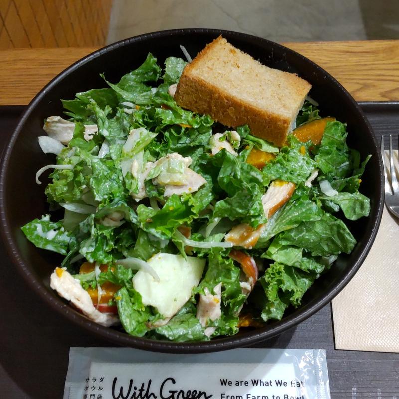 スモークチキンと秋野菜のサラダボウル(Withgreen新宿三丁目店)