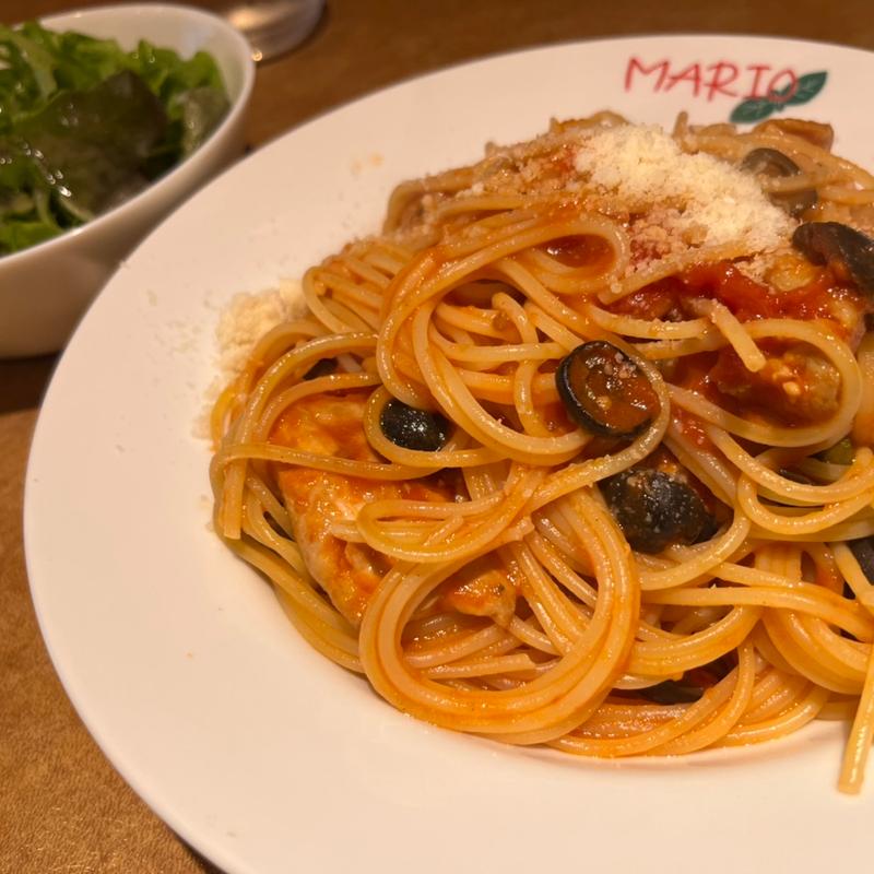 鶏肉とケッパーのトマトソースパスタ(レストラン マリオ)