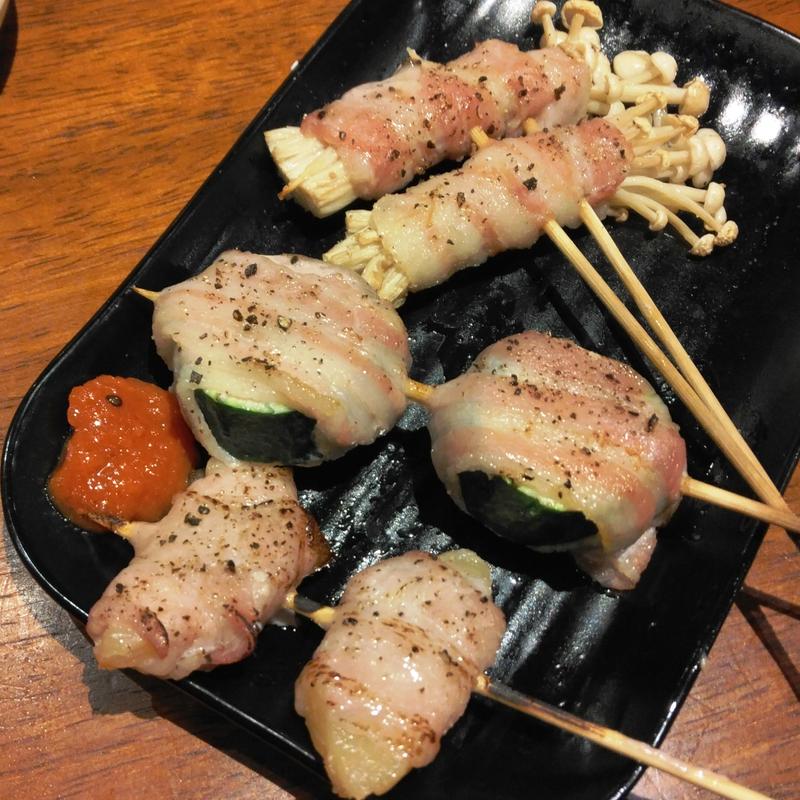 豚バラ巻き串お任せ3種盛り(大井町 豚のいろ葉)