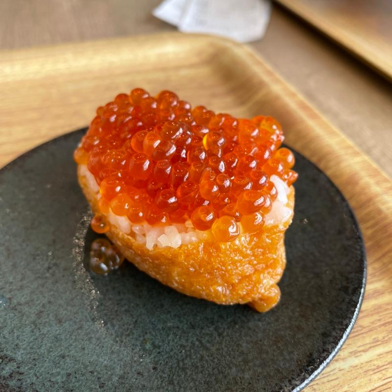 いくらいなり(日本橋 麺屋 ま石 御殿場プレミアムアウトレット店)