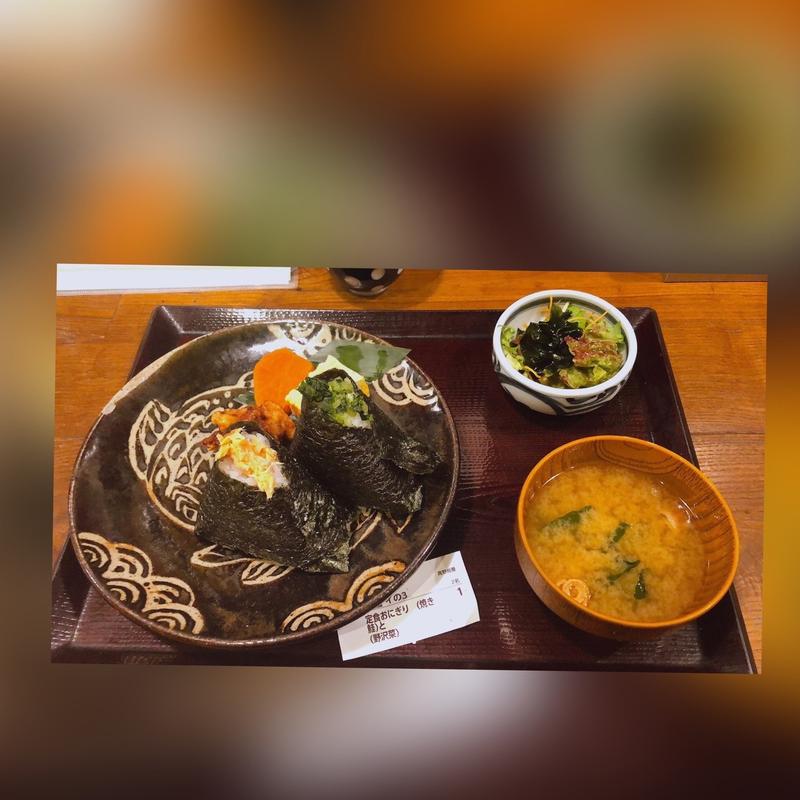 お好きなおにぎり二個定食(菊松食堂)