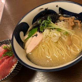 秋刀魚白湯そば 本マグロとブリの海鮮丼セット(魚介と中華そば　ととやみち)