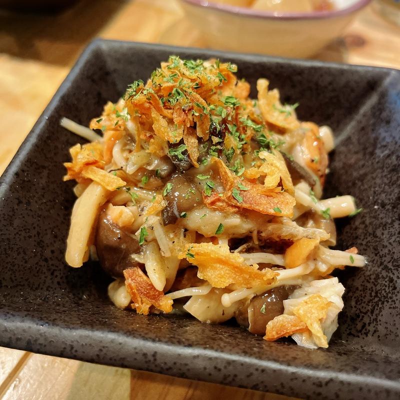 鮭とキノコのマリネ(大衆酒場 チャン栓チャン)