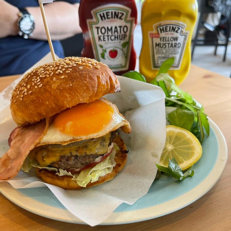 マウンテンバーガー(Hawaiian Cafe 魔法のパンケーキ 加西本店)