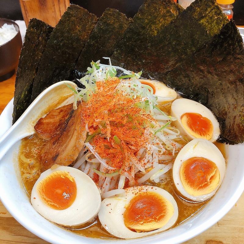 味噌ラーメン大盛り、味玉×2.海苔増し(あかつきラーメン東海大店)