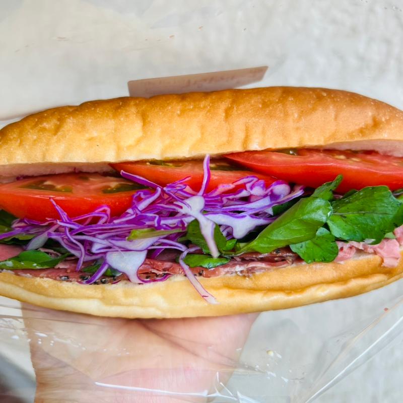 クレソンとパストラミビーフ(toi toi toi)