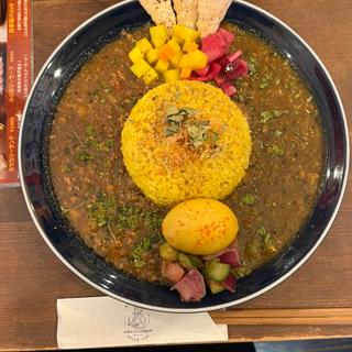 2種あいがけプレート　タマ・チーセット(北摂スパイス研究所)