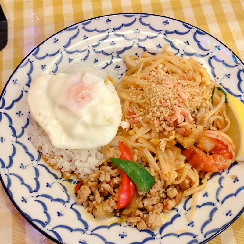 パッタイとガパオのランチ(ティーヌン 銀座ファイブ店)