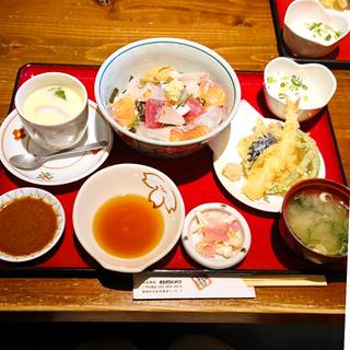 海鮮丼 天ぷら付き(おおいり )