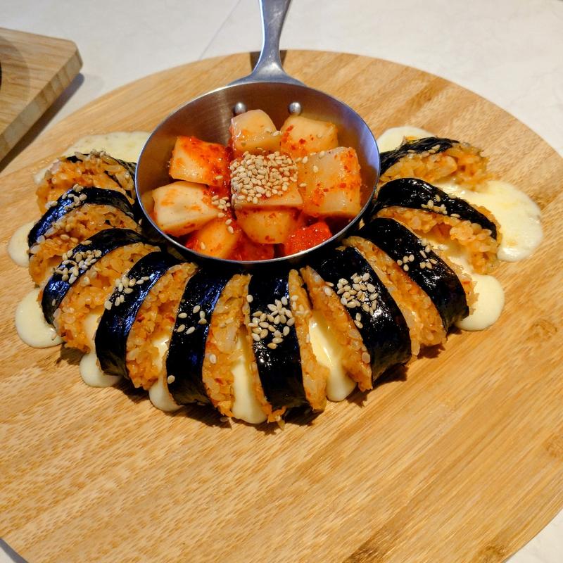 チーズキンパプ(韓友家(ハヌガ) 新大久保2号店)